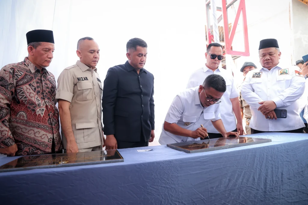 Program Andra-Dimyati Sentuh Warga, Ratusan Rumah Tak Layak Huni Dibangun Kembali
