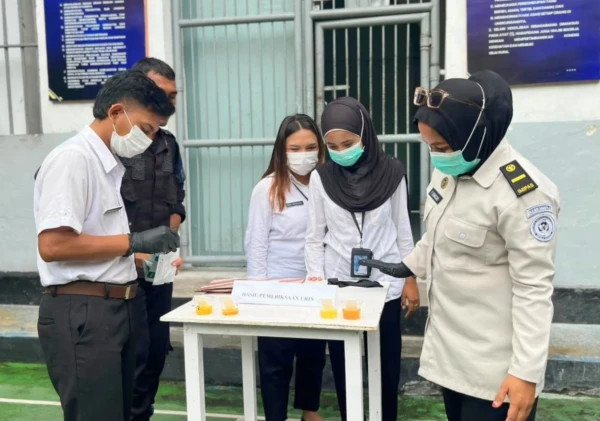 Deteksi Dini Penyalahgunaan Narkoba, Lapas Bandanaira Tes Urine Petugas dan Warga Binaan
