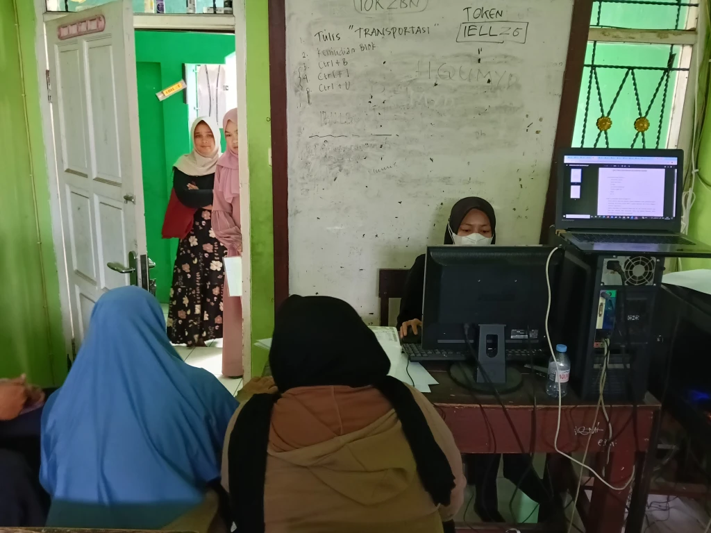 MIS AR-RAUDHOTUN NUR Perkuat Tata Kelola Administrasi melalui Pengarsipan Dokumen Siswa yang Sistematis