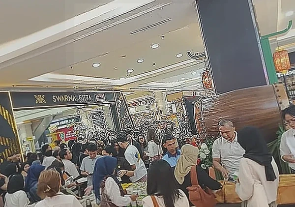 Plaza Ambarrukmo Bagikan Takjil Gratis Selama Tiga Hari Rayakan HUT ke-20