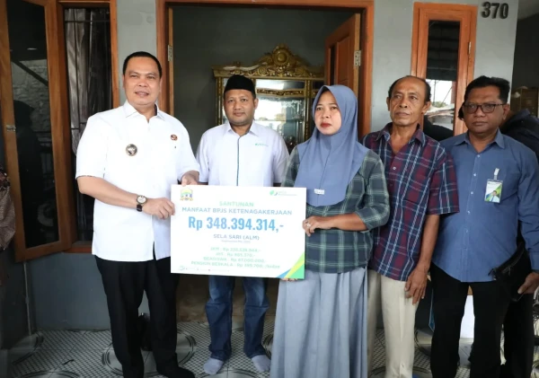 Wali Kota Serang Kawal Penyerahan Santunan BPJS Ketenagakerjaan kepada Ahli Waris