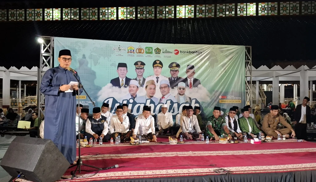 Santri Kota Serang Penuhi Halaman Masjid Agung, Wali Kota Budi Rustandi Serukan Santri Jadi Penjaga Moral Bangsa
