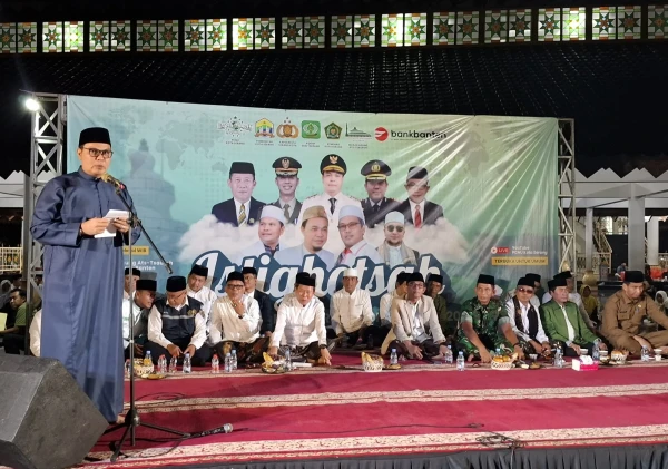 Santri Kota Serang Penuhi Halaman Masjid Agung, Wali Kota Budi Rustandi Serukan Santri Jadi Penjaga Moral Bangsa