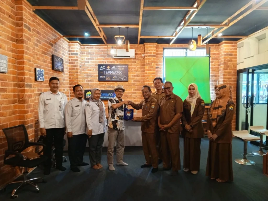 Diskominfo dan KPU Kota Serang Perkuat Sinergi Publikasi Data Pemilih Jelang Pemilu