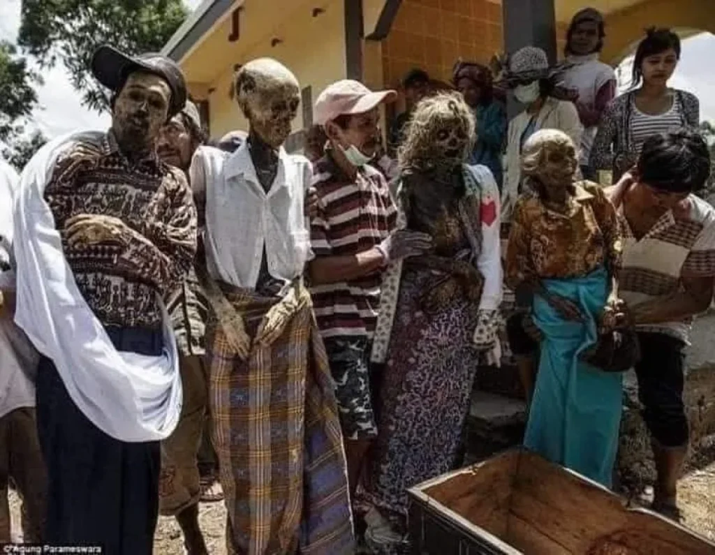 Ma’nene di Toraja, Tradisi Mengganti Pakaian Leluhur Penuh Cinta dan Hormat