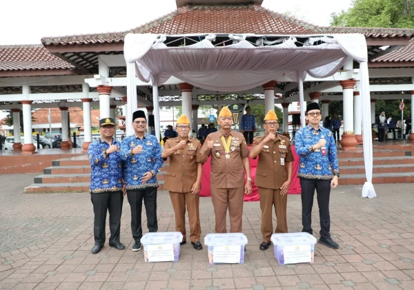 Pemkot Serang Salurkan Bantuan Sembako untuk Veteran di Hari Pahlawan