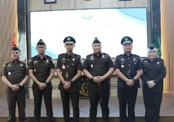 KAJARI KOTA BANDUNG LANTIK ALEX AKBAR SEBAGAI KASI INTELIJEN DAN ARIE PRASETYO SEBAGAI KASI PEMULIHAN ASET