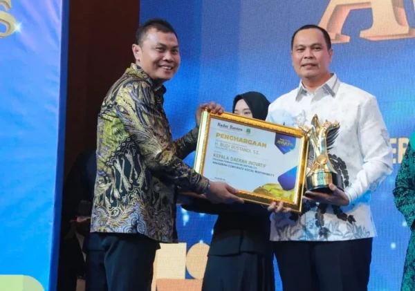 Radar Banten Awards 2025: Wali Kota Serang Budi Rustandi Raih Penghargaan Kepala Daerah Inovatif Berbasis CSR