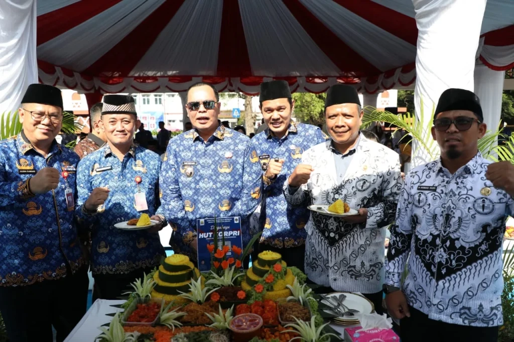 Pemkot Serang Peringati HUT Korpri, HUT PGRI, dan HKN Sekaligus Serahkan Penghargaan kepada ASN dan Pelajar