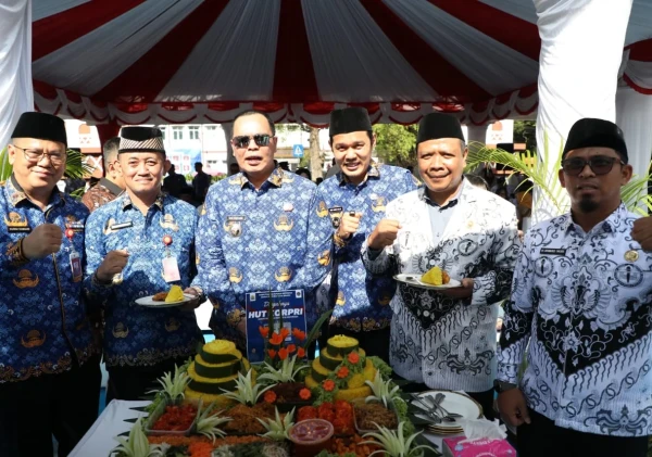 Pemkot Serang Peringati HUT Korpri, HUT PGRI, dan HKN Sekaligus Serahkan Penghargaan kepada ASN dan Pelajar