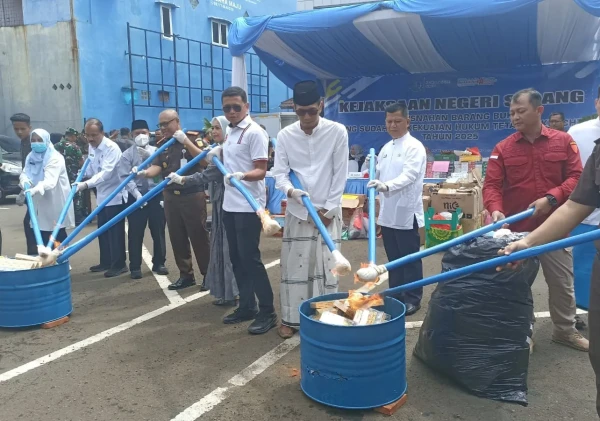 Kejari Serang Musnahkan Ribuan Barang Bukti dari 133 Perkara Inkracht