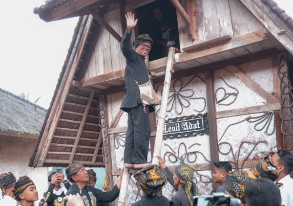 Gubernur Banten Andra Soni Ikuti Prosesi Seren Taun Kasepuhan Cisungsang