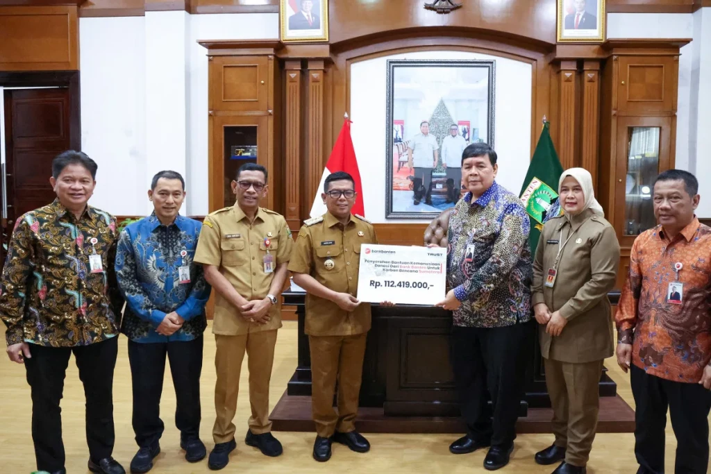 Gubernur Banten Terima Bantuan Rp112,4 Juta dari Bank Banten untuk Korban Banjir di Sumatera