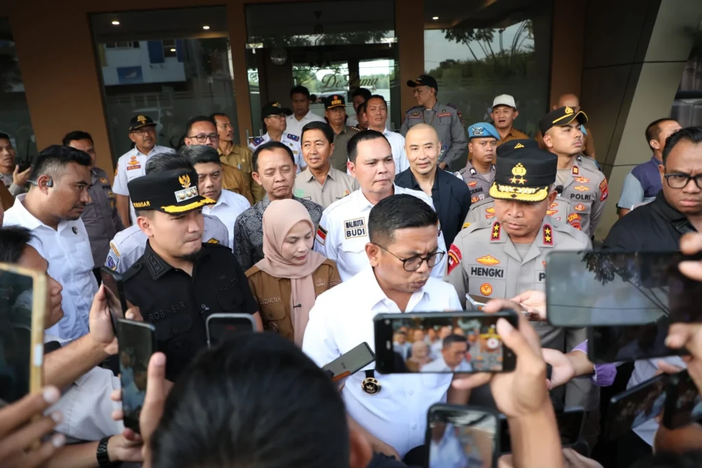 Pemprov Banten Batasi Jam Operasional Truk Tambang, Gubernur Andra: Demi Kepentingan Masyarakat dan Ketertiban