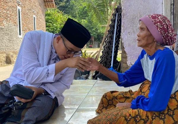 Kades Suheli Kunjungi Jalupang Wetan: Salat Jumat, Santunan, dan Silaturahmi Warga