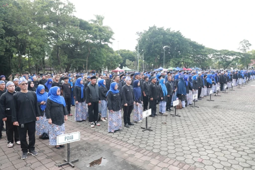 ASN Pemkot Serang Kompak Kenakan Batik dan Pangsi, Peringati Hari Ibu ke-97