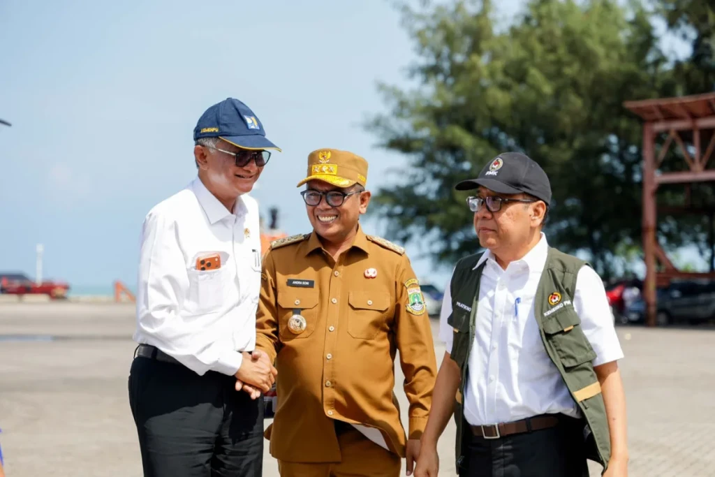 Gubernur Banten Dampingi Menko PMK dan Kapolri Tinjau Kesiapan Arus Mudik dan Balik Nataru di Pelabuhan Merak