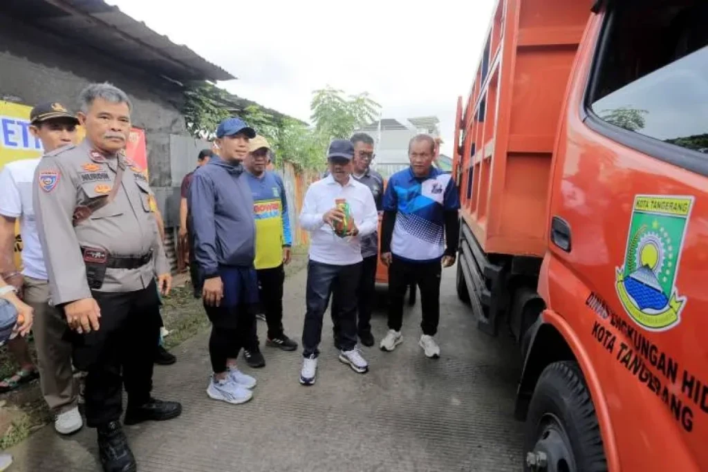Momen CFD, Kelurahan Petir Luncurkan Truk dan 15 Gerobak Sampah, RW 02 Disiapkan Jadi Contoh Lingkungan Bersih