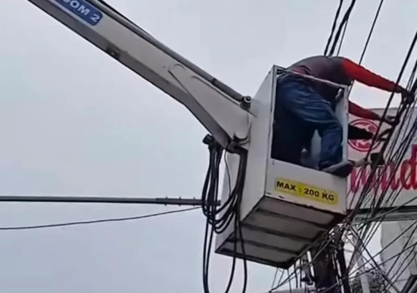 Dishub Kota Serang dan Stakeholder Lakukan Penataan Kabel di Royal Baroe