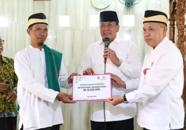Bupati Tangerang Laksanakan Jumling dan Serahkan Bantuan Keagamaan di Masjid Jami Nurul Amal
