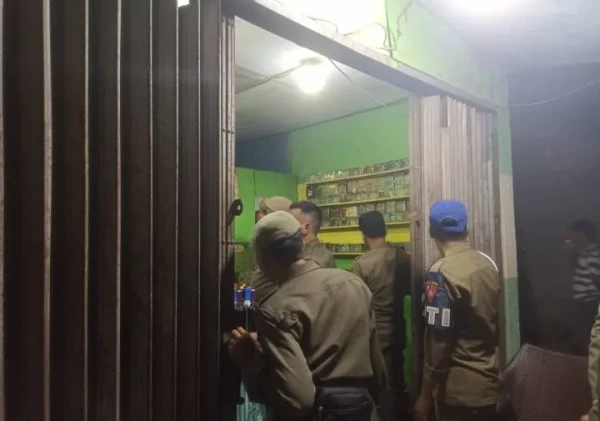 Satpol PP Kota Tangerang Sita 144 Botol Miras di Karawaci