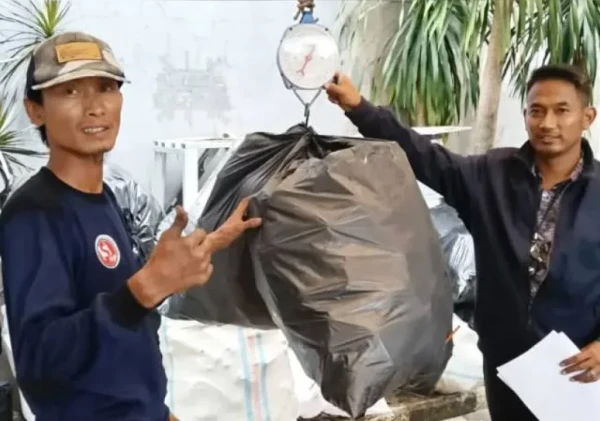 Bank Sampah Karang Tengah Laksanakan Sedekah Sampah Rutin di Awal Tahun 2026