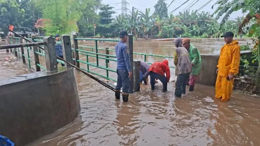 Hujan Lebat Sebabkan Genangan dan Banjir di 18 Titik Kota Tangerang