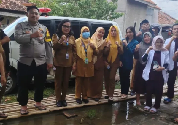 Puskesmas Mekar Baru Dirikan Posko Kesehatan Bencana Banjir di Desa Kedaung