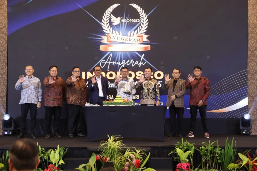 Gubernur Banten Terima Anugerah Indoposco atas Program Bangun Jalan Desa Sejahtera