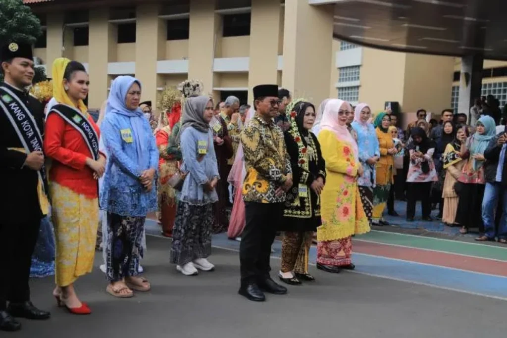 Tangerang Ngebesan, 106 Pasang Pengantin Rayakan Pernikahan Massal di HUT ke-33 Kota Tangerang