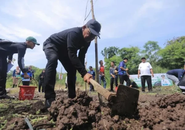 Pemkot Tangerang Gelar Aksi Jumat Bersih dan Penanaman Pohon Serentak di 13 Kecamatan