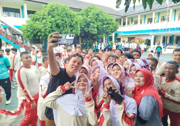 Wakil Wali Kota Serang Semangati Siswa SMPN 7 Lewat Gerakan Menanam dan Monitoring MBG