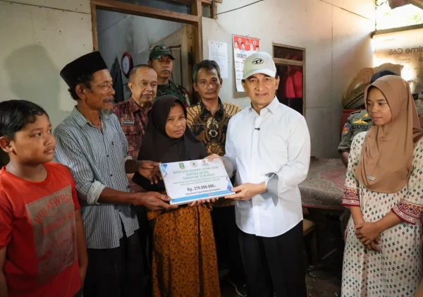 Pemprov Banten dan Baznas Salurkan Bantuan Perbaikan Rumah Layak Huni di Pandeglang