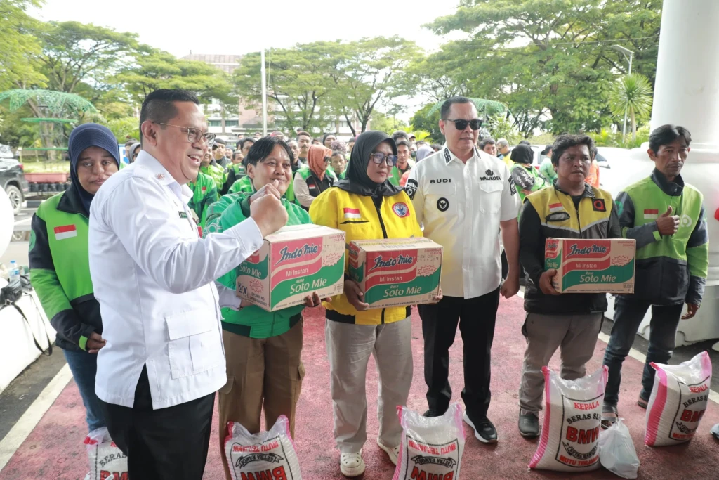 Pemkot Serang Salurkan Bantuan Sosial bagi Pengemudi Ojek Online