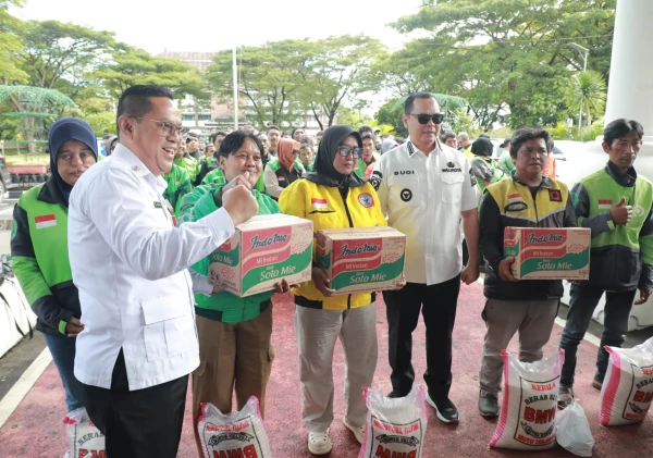 Pemkot Serang Salurkan Bantuan Sosial bagi Pengemudi Ojek Online