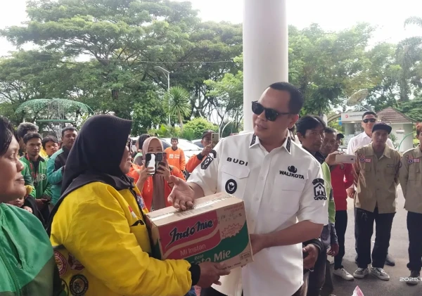 Serdadu Terima 153 Paket Sembako dan 2.295 Ton Beras di Puspemkot Serang