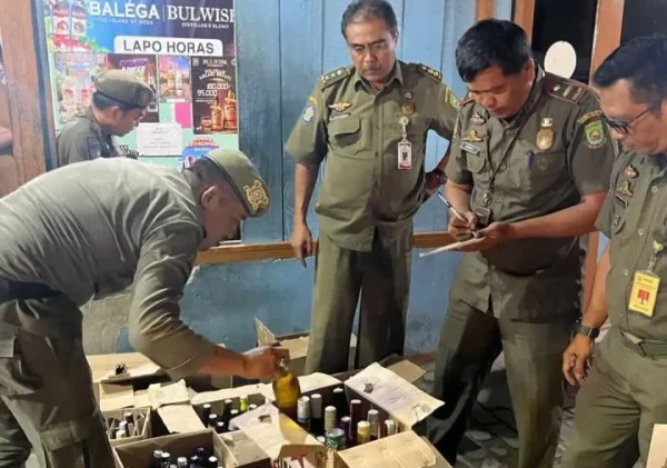 Jelang Nataru, Satpol PP Kota Tangerang Sita 617 Botol Miras dari Warung Jamu dan Lapo