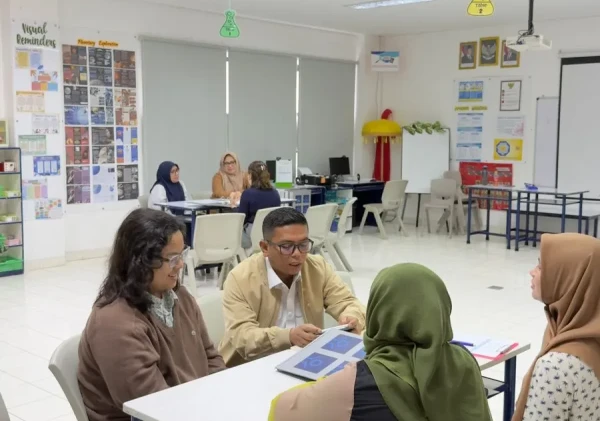 Gubernur Banten Andra Soni Dukung Gerakan Ayah Mengambil Rapor Anak ke Sekolah