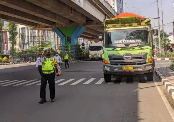 Truk Tanah dan Proyek Kian Diawasi! Pemkot Tangerang Tegas Batasi Lalu Lintas Kendaraan Berat di Kawasan Kota