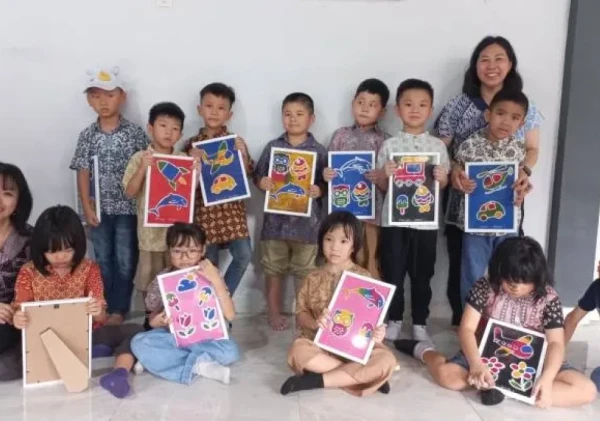 Anak-anak SD Belajar Membatik di Kampung Batik Kembang Mayang, Meriahkan Hari Batik Nasional