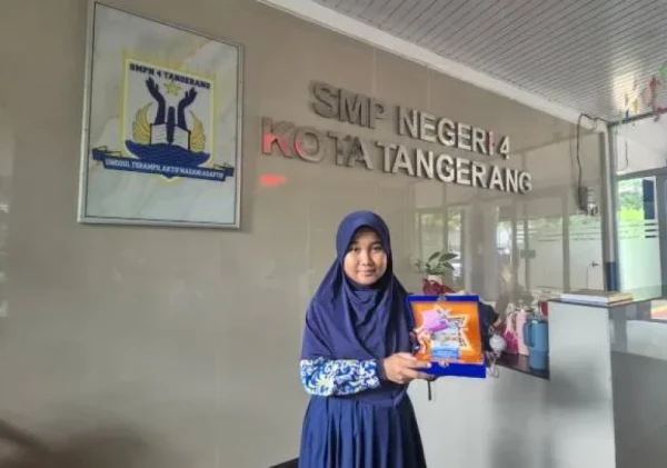 Azzahra Bersinar di Panggung Puisi, “Hikayat Guru di Ujung Negeri” Bikin Juri Terpukau
