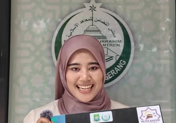 Meriah dan Penuh Haru! Ribuan Santri Padati Taman Elektrik, Wali Kota Sachrudin Bagikan Hadiah Umrah di Puncak Hari Santri Nasional 2025