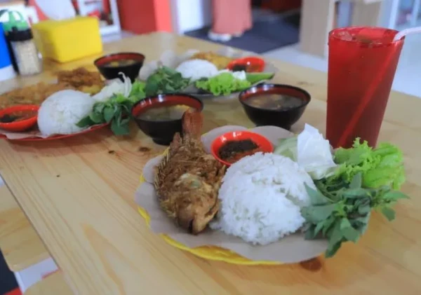 Bikin Lidah Ketagihan! Rumah Makan “Nyambel Banget” Hadir di Kota Tangerang, Sajikan Sambal Refill Gratis dan Porsi Super Puas