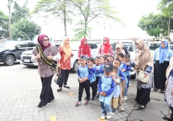 Bunda PAUD Kota Tangerang Ajak Anak-Anak Keliling Kota dengan Tour Bus Jawara, Belajar Sambil Wisata