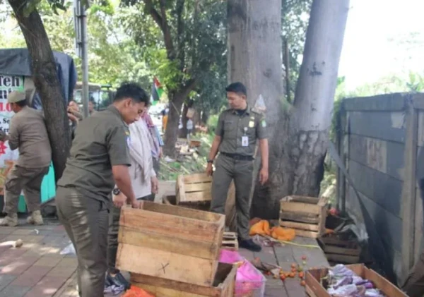 Penertiban Besar-Besaran di Jalan Benteng Betawi: Satpol PP Gerak Cepat Jawab Keluhan Warga