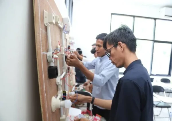 BLK Kota Tangerang Gelar Pelatihan Instalasi Listrik Gratis, Peserta Antusias Siap Jadi Tukang Listrik Mandiri