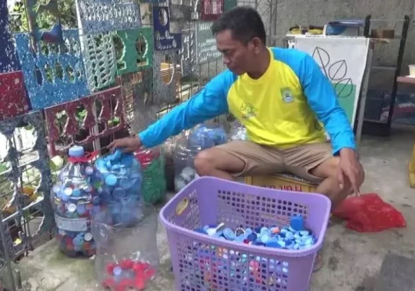 Bank Sampah Sumber Mutiara Tangerang, Ubah Tutup Botol Jadi Furniture Bernilai Jutaan
