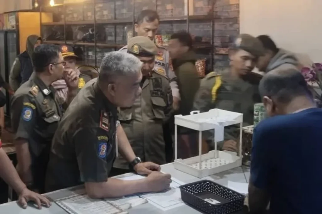 Satpol PP Tangerang Grebek Sejumlah Penginapan, Enam Pasangan Non-Suami Istri Terjaring Operasi Pelacuran