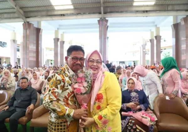 Tawa dan Semangat Ibu-Ibu Penuhi Plaza Puspem, Ini Pesan Wali Kota di Hari Ibu ke-97