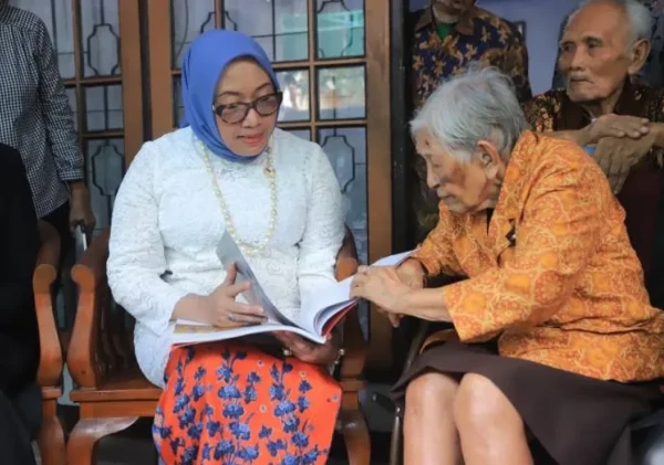 Jejak Sunyi Pejuang Perempuan, Menteri PPPA dan Wakil Wali Kota Tangerang Sambangi Veteran Sukasti di Hari Ibu ke-97